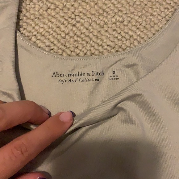 abercrombie soft af cropped tank tight to the body - Picture 2 of 2
